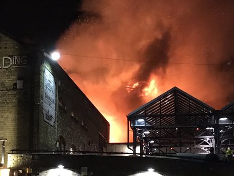 В Лондоне вспыхнул пожар на крупном рынке. Фоторепортаж