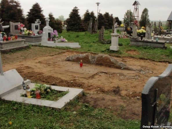 В Польше на месте демонтированного памятника воинам УПА появился крест в память об их жертвах