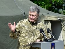 Порошенко: Украина введет биометрический контроль для всех иностранцев, которые пересекают ее границу