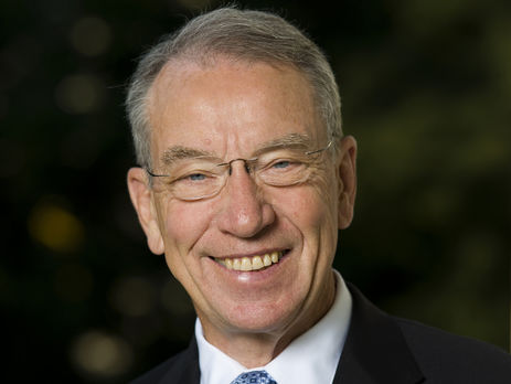 Сенатор-республиканец требует проверить, как встречавшаяся с Трампом-младшим адвокат из РФ въехала в США