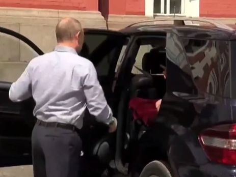Путин приехал в храм на Валааме в сопровождении тайного спутника