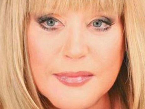 ﻿Пугачова поділилася знімком у декольтованому топі