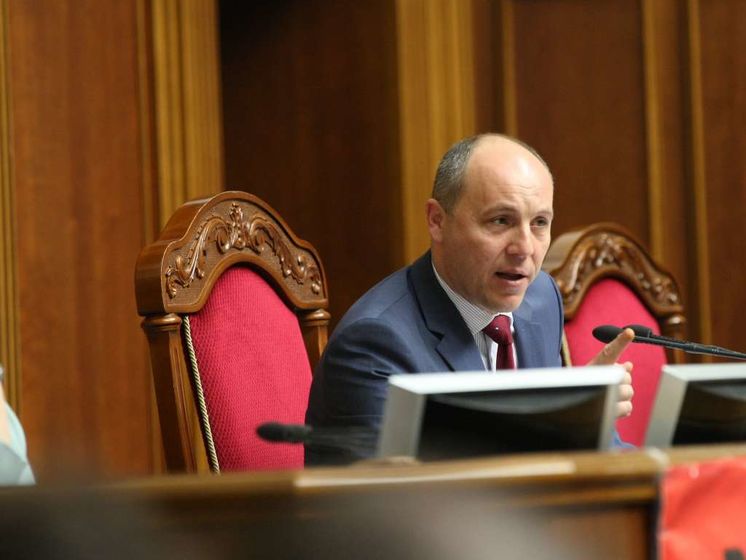 ﻿Парубій звинуватив нардепів, які блокують трибуну Ради, у намірі зірвати розгляд подання ГПУ щодо Михайла Добкіна
