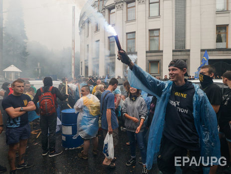 Активисты под Верховной Радой требовали от нардепов голосовать за снятие неприкосновенности. Видео