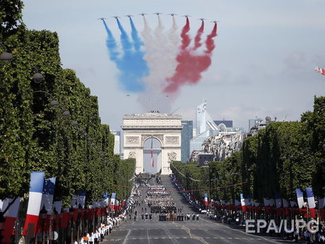 Во Франции отмечают День взятия Бастилии. Фоторепортаж