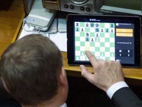 Драки, порно и крепкий сон нардепов. Чем запомнилась ушедшая сессия Верховной Рады. Видео