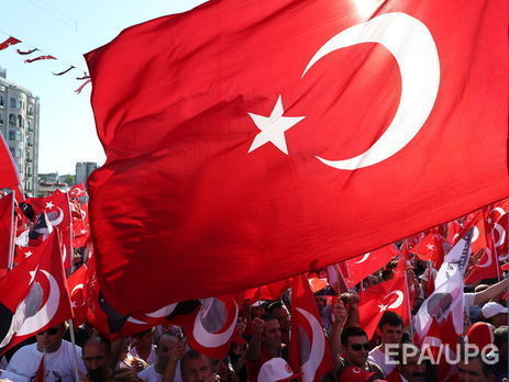 В Турции накануне годовщины попытки переворота уволили более 7 тысяч госслужащих