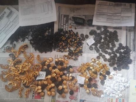 Украинец пытался провезти фурнитуру с российской символикой на временно оккупированную территорию Луганской области – Госпогранслужба