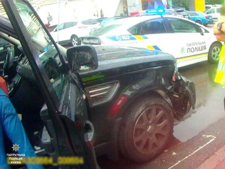 В Киеве совершившая ДТП пьяная женщина плевалась, дралась и порвала протокол – полиция