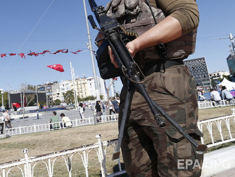 ﻿Унаслідок вибуху в Туреччині поранено 17 військових