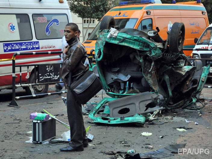 В Египте подорвали два полицейских автомобиля. Есть погибшие и пострадавшие
