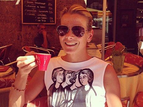 Высоцкая коротко постриглась