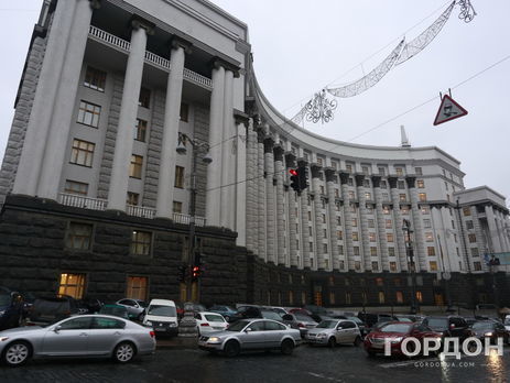 ﻿Кабмін дозволив видавати іноземцям спецперепустки на в'їзд до Криму для надання правової допомоги