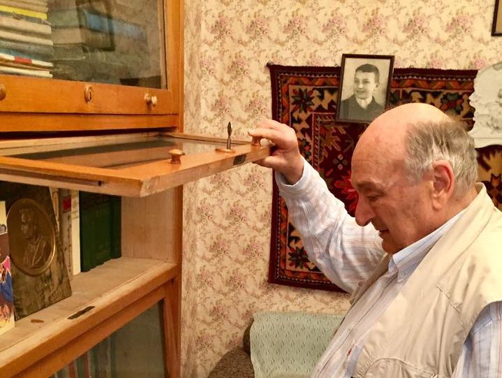 Жванецкий в Одессе посетил квартиру, в которой провел детство. Фоторепортаж