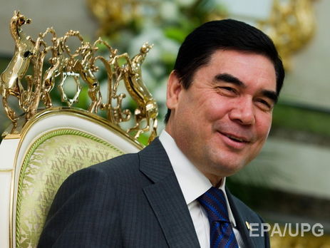 ﻿У Туркменістані книги президента почали читати на телебаченні замість розважальних передач. Відео