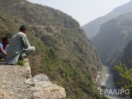 ﻿В Індії автобус упав у трьохсотметрову ущелину, загинуло 30 осіб