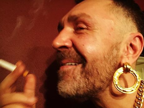 Шнуров надел накладной живот, чтобы показать, что он из России