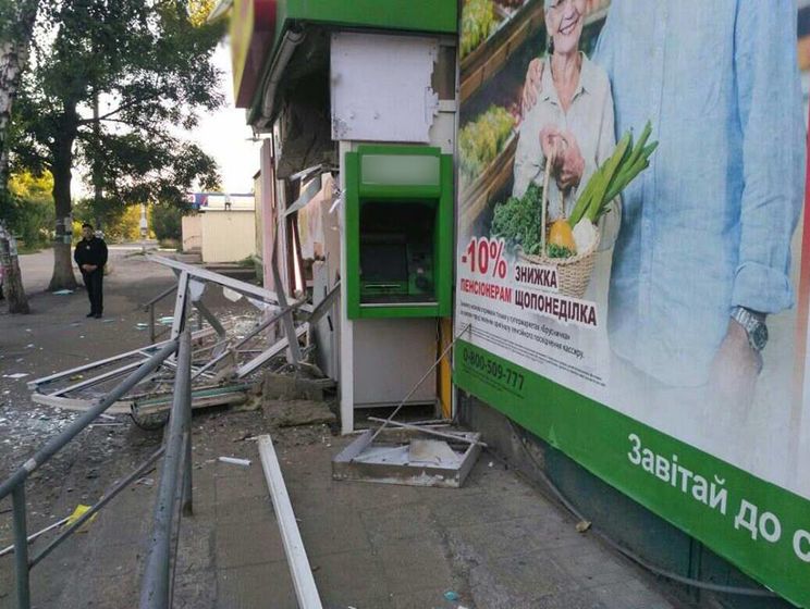 ﻿У Харківській області невідомі підірвали банкомат "ПриватБанку" та забрали гроші