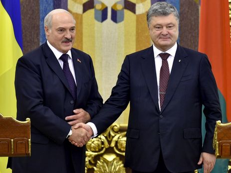 Лукашенко попросил Порошенко организовать совместные гуманитарные конвои на Донбасс