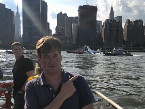 Самолет с создателем сериала 