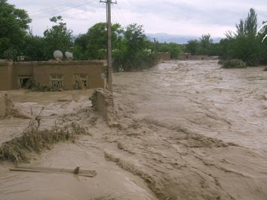 Более 100 человек погибло в результате наводнения в Афганистане