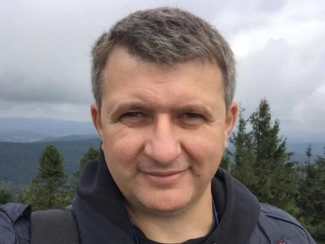 Ведущий телеканала ZIK попросил покинуть студию блогера Романенко, отказавшегося говорить на украинском языке. Видео