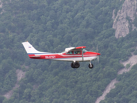 В Коломые во время аварийной посадки перевернулся легкомоторный самолет, трое пострадавших