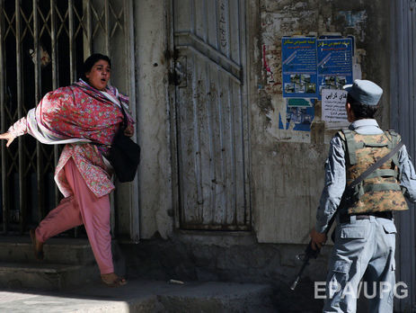 Число погибших в результате теракта в Кабуле достигло 35. Фоторепортаж