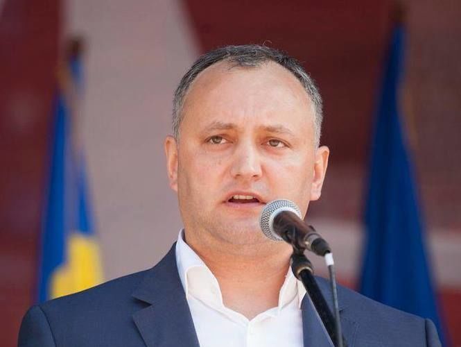 Президент Молдовы предложил вместо Рогозина сделать персоной нон грата президента Румынии