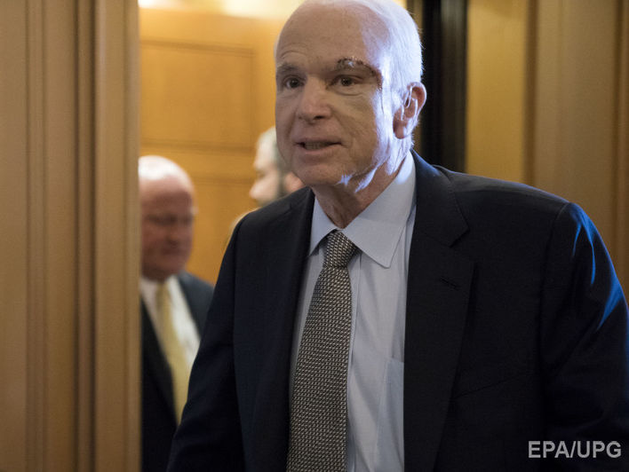Голос Маккейна в Сенате США стал решающим для запуска процедуры отмены Obamacare