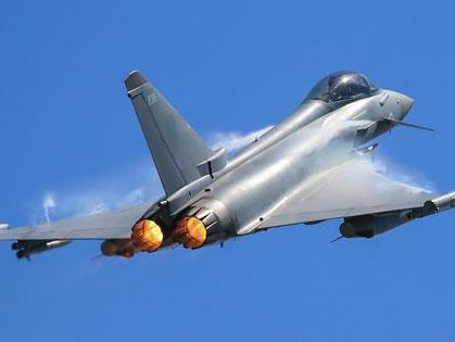 Британский истребитель поднялся на перехват двух российских бомбардировщиков над Черным морем