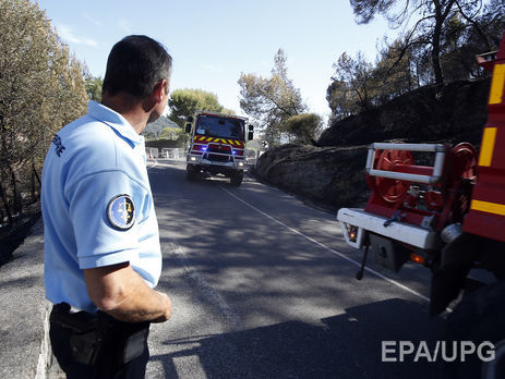 На юге Франции из-за лесных пожаров эвакуировали 10 тыс. человек. Фоторепортаж