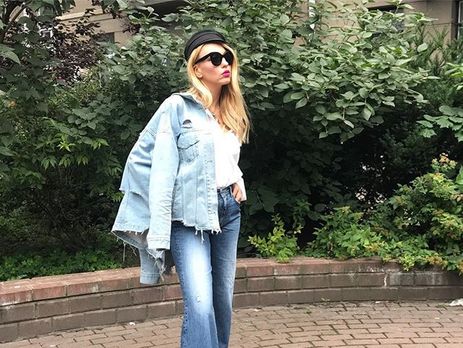 ﻿Горбунов поцілував Полякову в оголене плече