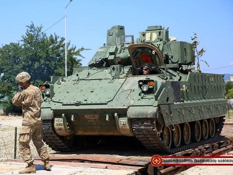 В Грузию на учения НАТО прибыла американская военная техника. Фоторепортаж
