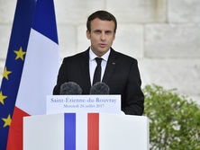 Российские разведчики с помощью Facebook пытались шпионить за кампанией Макрона &ndash; Reuters