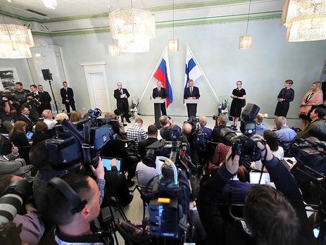 Финская полиция просит жителей города Савонлинна не открывать окна и балконы во время визита Путина