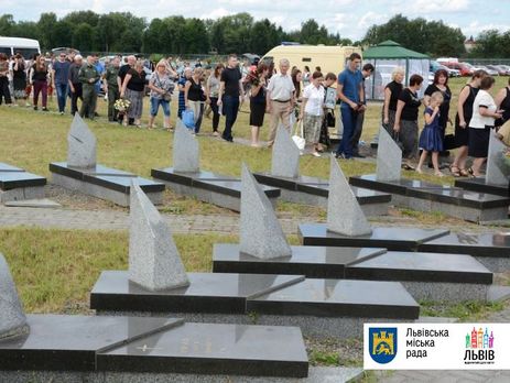 Во Львове почтили память жертв катастрофы на скниловском аэродроме. Фоторепортаж