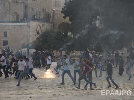 Около 100 человек получили травмы в стычках с полицией в Иерусалиме