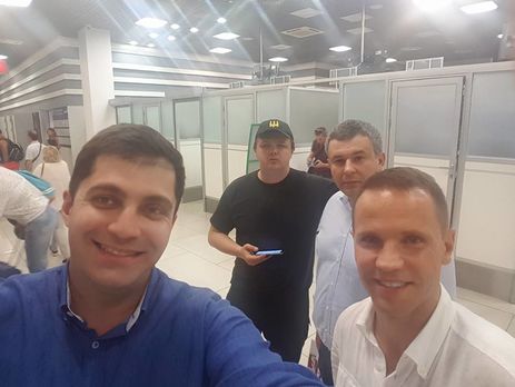 ﻿Сакварелідзе оплесками зустрічали в аеропорту Жуляни. Відео