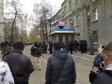 Тымчук: В Артемовске около 1 тыс. вооруженных сепаратистов ночью блокировали склад с оружием