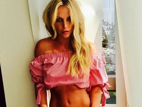 Спирс показала, как качает разные группы мышц