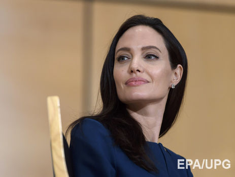 Джоли перенесла паралич лицевого нерва