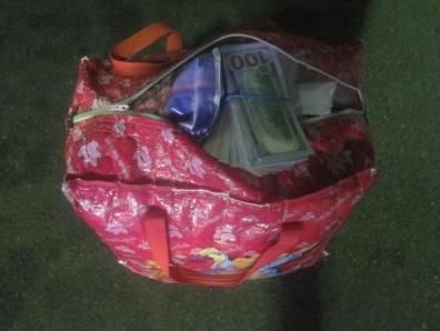 Пограничники задержали украинку, пытавшуюся вывезти в Россию $18 тыс.