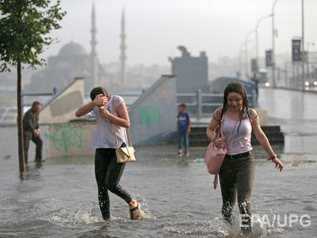 В Стамбуле женщины вышли на марш против ограничений в ношении одежды