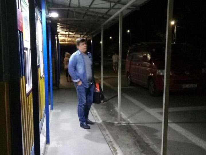 Нардеп Козак ночью пешком конспиративно перешел административную границу с Крымом – волонтер Синицын