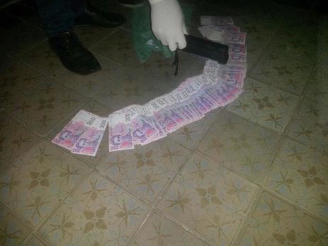 ﻿Прокуратура Вінницької області затримала митника під час отримання хабара в розмірі 20 тис. грн – Сарган