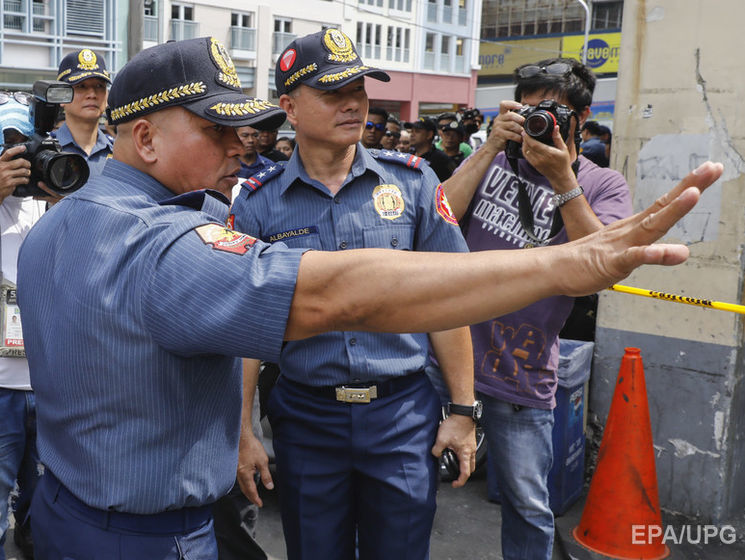 ﻿На Філіппінах під час спроби затримання поліція застрелила мера міста, його дружину та брата