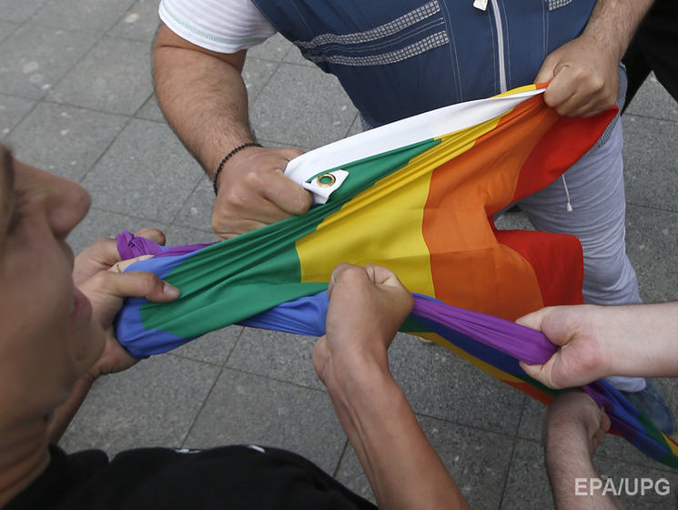 ﻿У Чечні геям приписують зв'язки з ІДІЛ і оголошують їх у розшук – ЗМІ