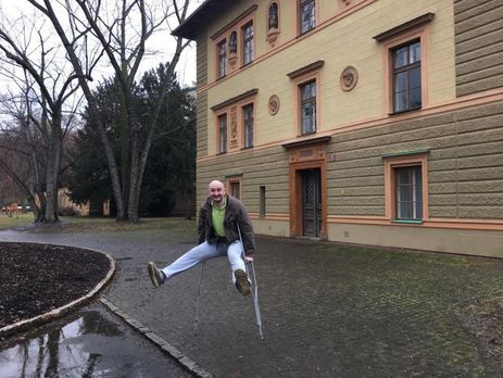 Бабченко: Оказалось невозможно ездить в метро в Киеве. Молодой мужик с костылем однозначно считывается как ветеран АТО