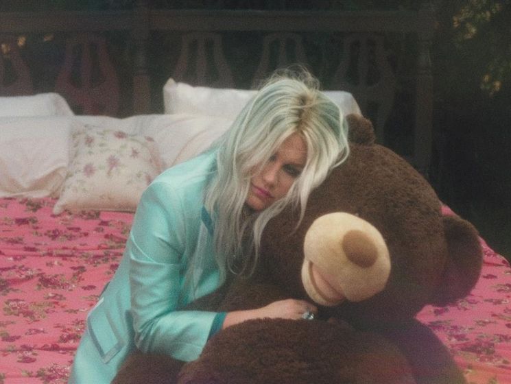 Learn To Let Go. Вышел новый клип певицы Kesha. Видео